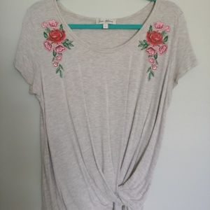 Grey and flower tshirt Lg